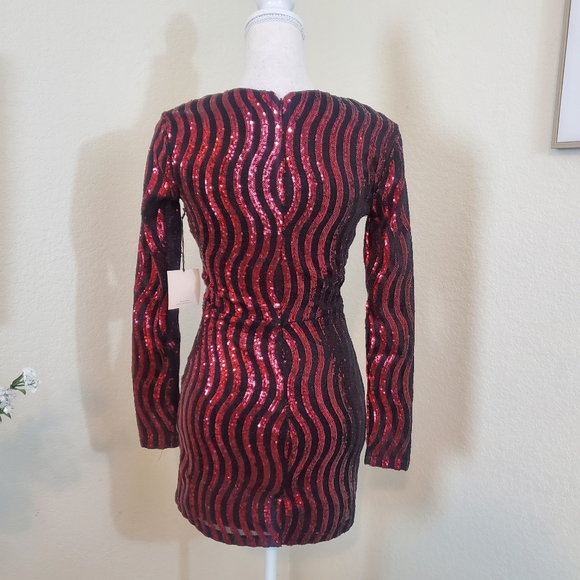 Revolve Superdown Kim Deep V Sequin Mini Dress! Size XXS. - Picture 4 of 11